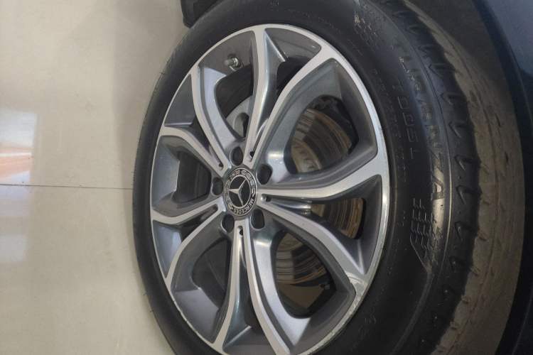 Used Mercedes-Benz E-Class 2021 E 300 L Sporty and Stylish Model Right Rear Wheel Hub