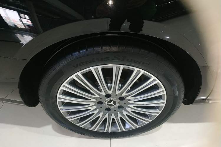 Used Mercedes-Benz E-Class 2021 Restyled E 300 L Luxury Edition Right Rear Wheel Hub