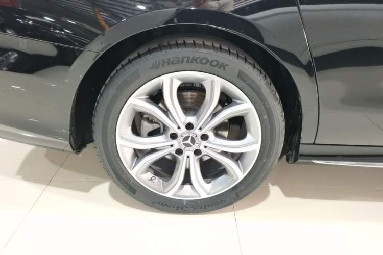 Used Mercedes-Benz E-Class 2021 Restyled E 300 L Sport Luxury Edition Right Rear Wheel Hub
