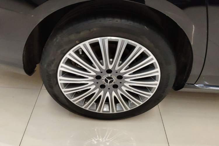 Used Mercedes-Benz E-Class 2021 Restyled E 300 L Luxury Edition Right Rear Wheel Hub