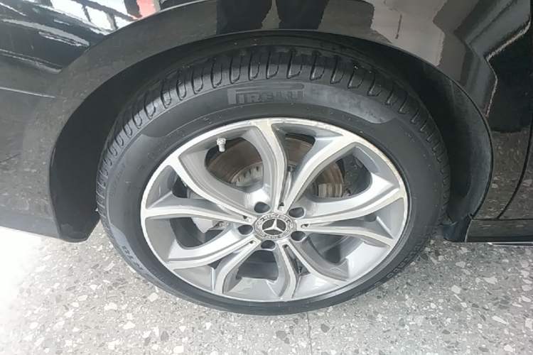 Used Mercedes-Benz E-Class 2021 Restyled E 300 L Sport Luxury Edition Right Rear Wheel Hub