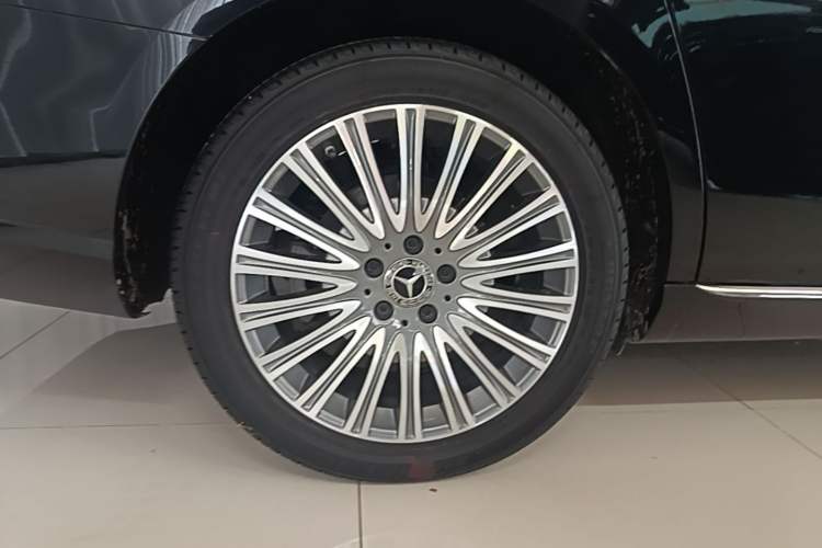 Used Mercedes-Benz E-Class 2021 E 300 L Stylish Model Right Rear Wheel Hub