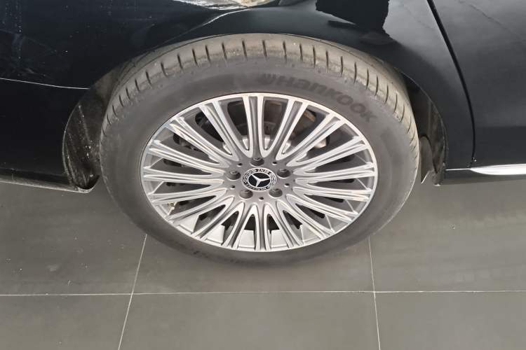 Used Mercedes-Benz E-Class 2021 E 300 L Luxury Model Right Rear Wheel Hub