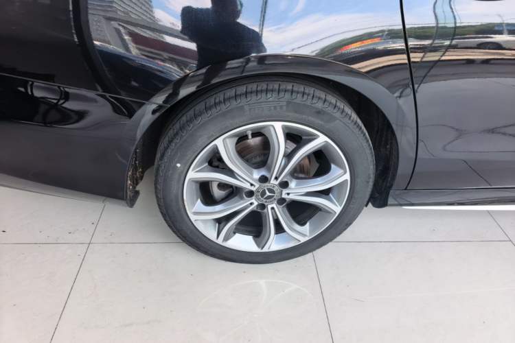 Used Mercedes-Benz E-Class 2021 E 300 L Sporty and Stylish Model Right Rear Wheel Hub