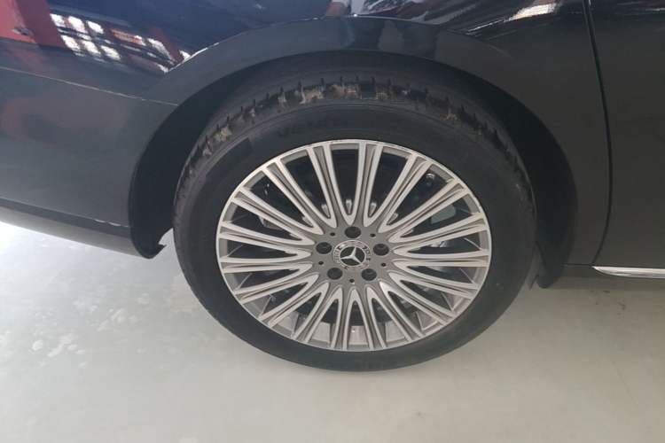 Used Mercedes-Benz E-Class 2021 E 300 L Stylish Model Right Rear Wheel Hub