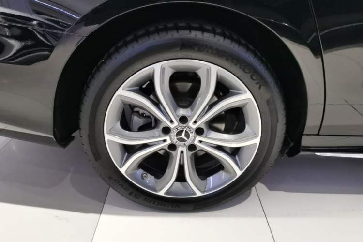 Used Mercedes-Benz E-Class 2021 Restyled E 300 L Sporty and Stylish Edition Right Rear Wheel Hub