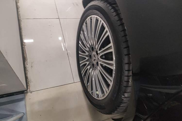 Used Mercedes-Benz E-Class 2021 Restyled E 300 L Luxury Edition Right Rear Wheel Hub