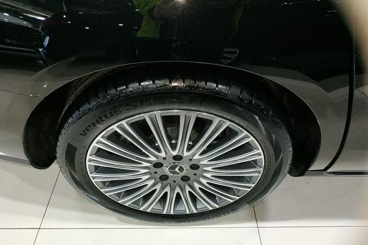 Used Mercedes-Benz E-Class 2021 E 300 L Stylish Model Right Rear Wheel Hub