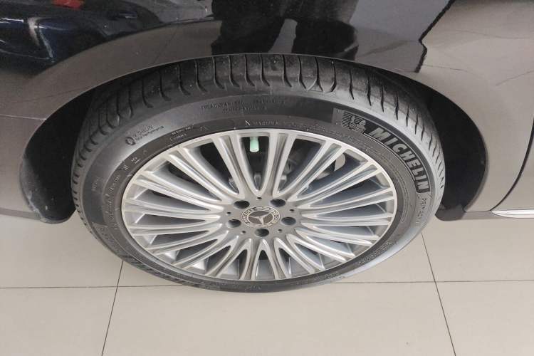 Used Mercedes-Benz E-Class 2021 E 300 L Luxury Model Right Rear Wheel Hub