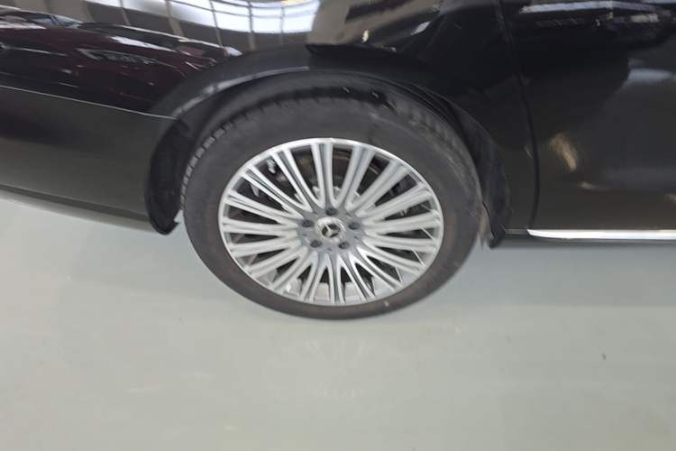 Used Mercedes-Benz E-Class 2021 Restyled E 300 L Luxury Edition Right Rear Wheel Hub