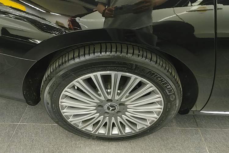 Used Mercedes-Benz E-Class 2021 E 300 L Stylish Model Right Rear Wheel Hub