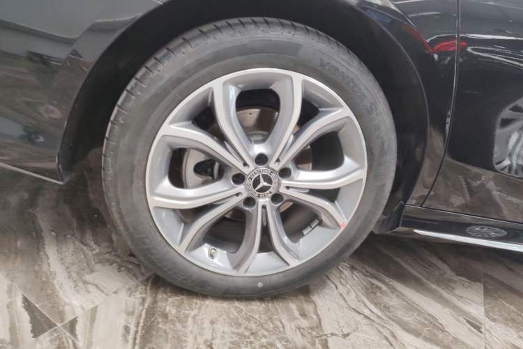Used Mercedes-Benz E-Class 2021 Restyled E 300 L Sporty and Stylish Edition Right Rear Wheel Hub