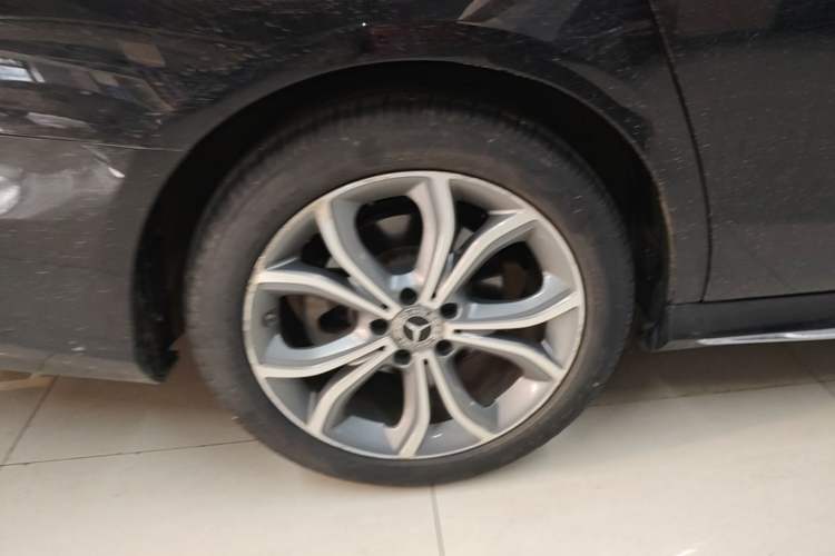 Used Mercedes-Benz E-Class 2021 E 300 L Sporty and Stylish Model Right Rear Wheel Hub