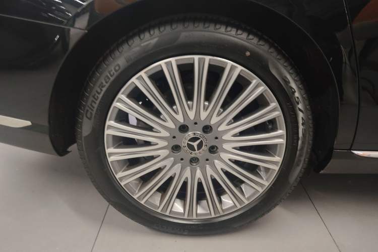 Used Mercedes-Benz E-Class 2021 E 300 L Luxury Model Right Rear Wheel Hub