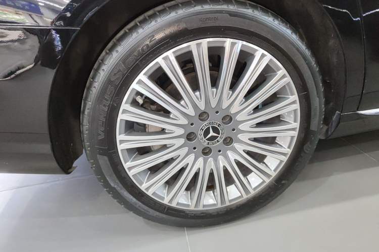 Used Mercedes-Benz E-Class 2021 E 300 L Luxury Model Right Rear Wheel Hub
