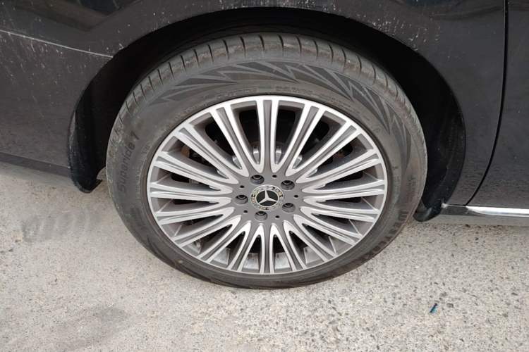 Used Mercedes-Benz E-Class 2021 E 300 L Stylish Model Right Rear Wheel Hub