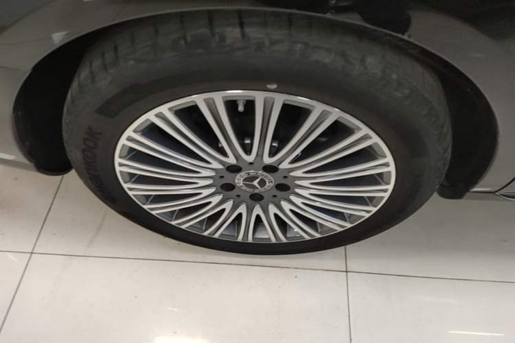 Used Mercedes-Benz E-Class 2021 Restyled E 300 L Luxury Edition Right Rear Wheel Hub