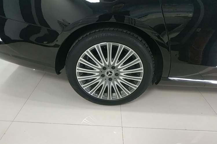 Used Mercedes-Benz E-Class 2021 Restyled E 300 L Luxury Edition Right Rear Wheel Hub