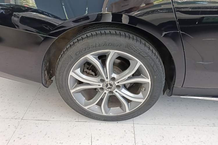 Used Mercedes-Benz E-Class 2021 E 300 L Sporty and Stylish Model Right Rear Wheel Hub