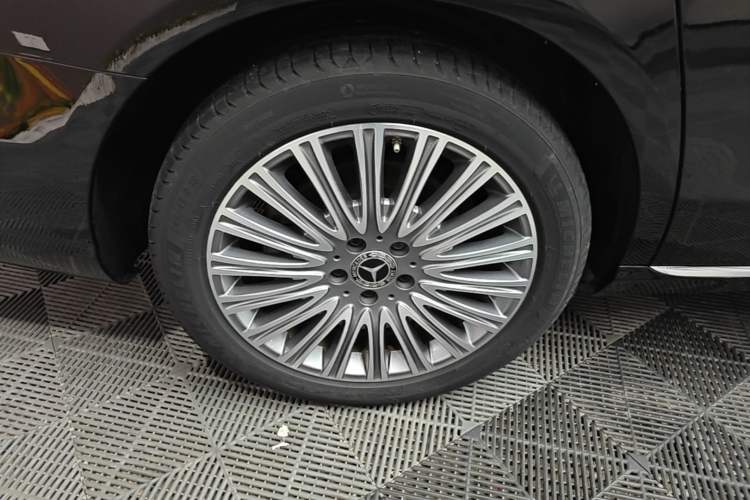 Used Mercedes-Benz E-Class 2021 Restyled E 300 L Luxury Edition Right Rear Wheel Hub