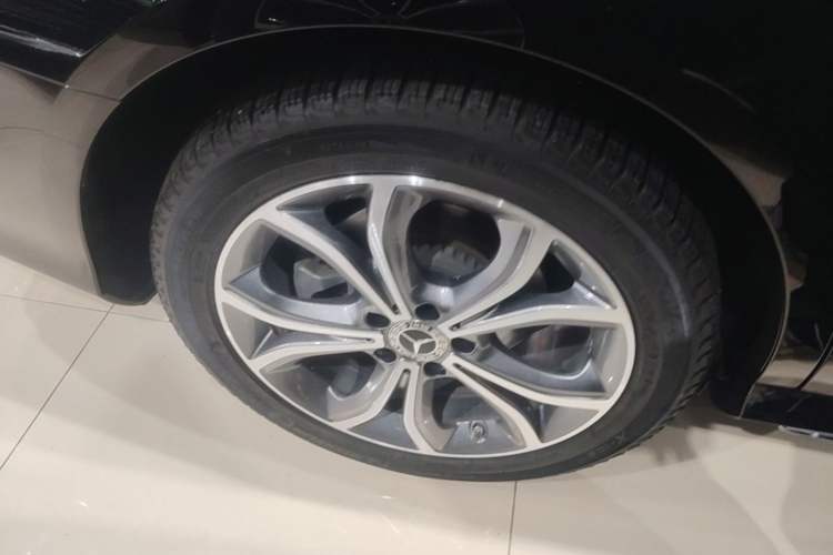 Used Mercedes-Benz E-Class 2021 E 300 L Sporty and Stylish Model Right Rear Wheel Hub
