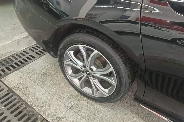 Used Mercedes-Benz E-Class 2021 Restyled E 300 L Sporty and Stylish Edition Right Rear Wheel Hub