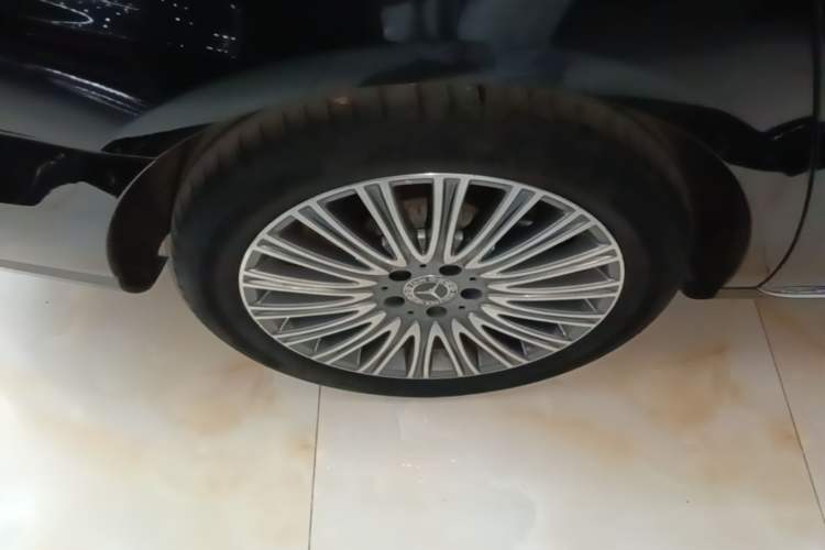 Used Mercedes-Benz E-Class 2021 Restyled E 300 L Luxury Edition Right Rear Wheel Hub