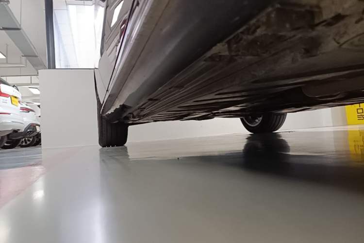 Used Mercedes-Benz E-Class 2021 E 300 L Sporty and Stylish Model Right Side Sill