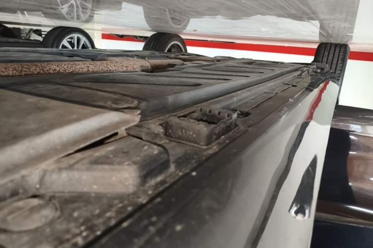 Used Mercedes-Benz E-Class 2021 Facelift E 300 L Stylish Edition Right Side Sill