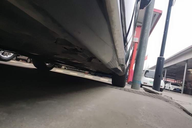 Used Mercedes-Benz E-Class 2021 E 300 L Sporty and Stylish Model Right Side Sill