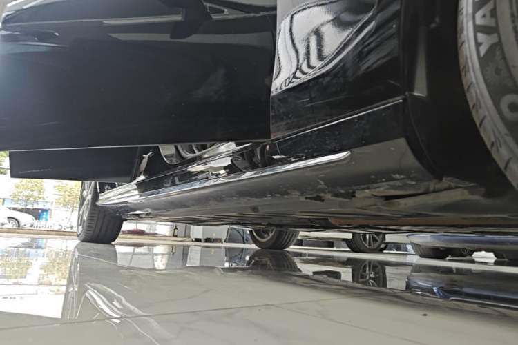 Used Mercedes-Benz E-Class 2021 Restyled E 300 L Sporty and Stylish Edition Right Side Sill