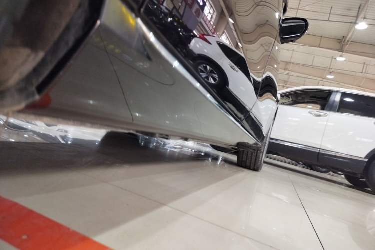 Used Mercedes-Benz E-Class 2021 Restyled E 300 L Luxury Edition Right Side Sill