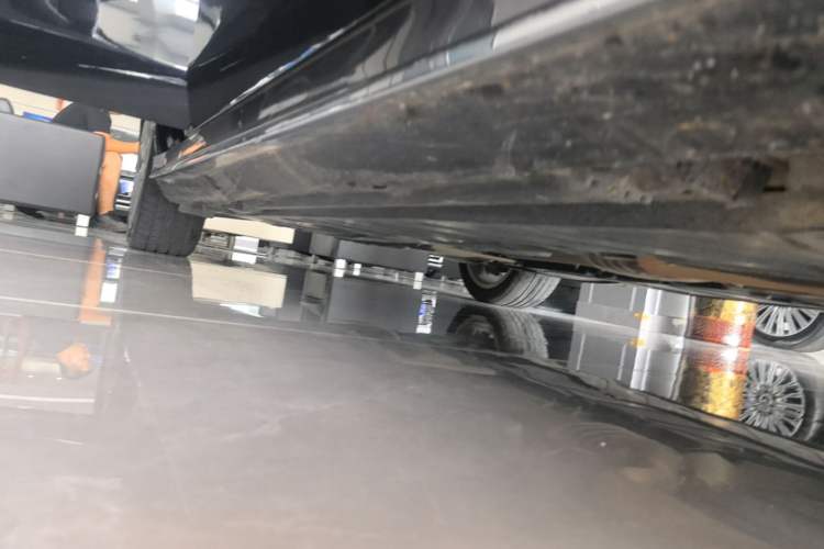 Used Mercedes-Benz E-Class 2021 E 300 L Sporty and Stylish Model Right Side Sill