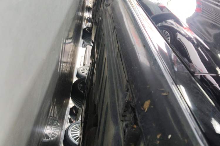 Used Mercedes-Benz E-Class 2021 Facelift E 260 L Sport Edition Right Side Sill