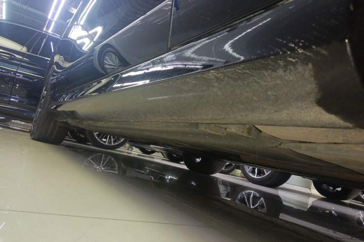 Used Mercedes-Benz E-Class 2021 Updated E 260 Fashion Sport Edition Right Side Sill
