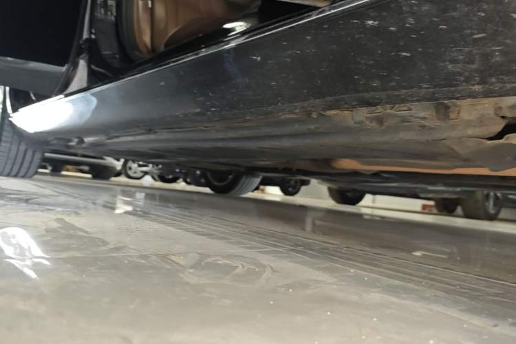 Used Mercedes-Benz E-Class 2021 E 300 L Stylish Model Right Side Sill