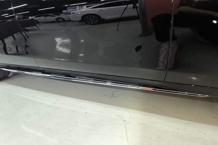 Used Mercedes-Benz E-Class 2021 E 300 L Sporty and Stylish Model Right Side Sill