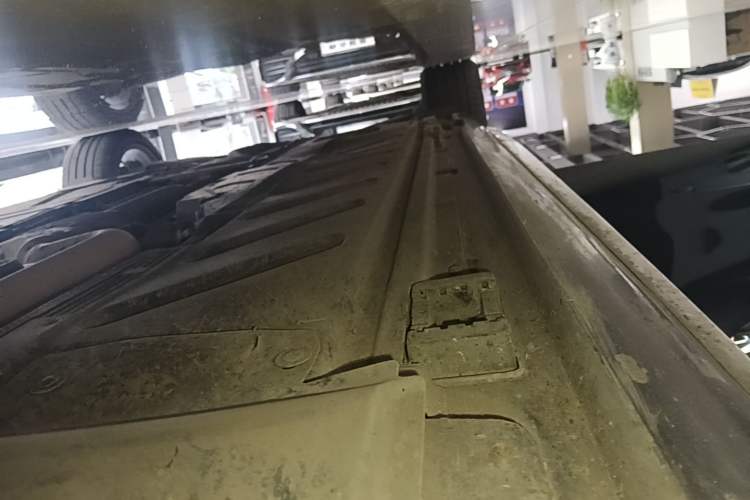 Used Mercedes-Benz E-Class 2021 E 300 L Sporty and Stylish Model Right Side Sill