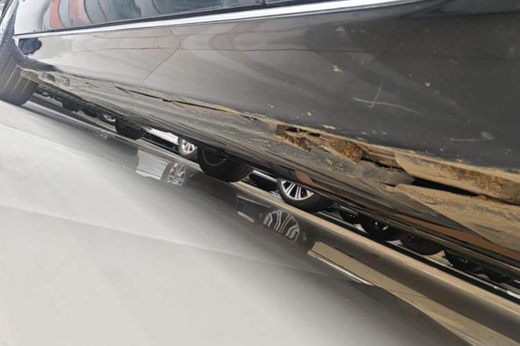 Used Mercedes-Benz E-Class 2021 Facelift E 300 L Stylish Edition Right Side Sill