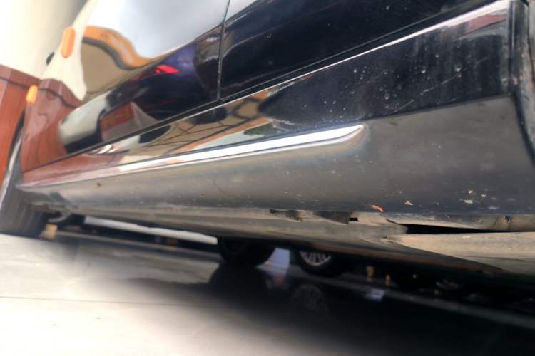 Used Mercedes-Benz E-Class 2021 Restyled E 300 L Sporty and Stylish Edition Right Side Sill