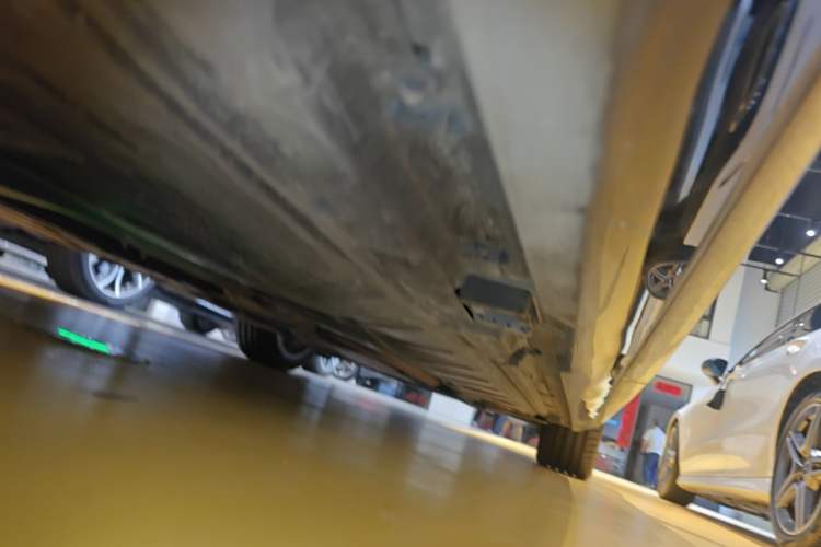Used Mercedes-Benz E-Class 2021 E 300 L Sport Luxury Edition Right Side Sill