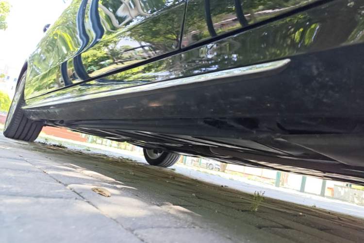 Used Mercedes-Benz E-Class 2021 E 300 L Sporty and Stylish Model Right Side Sill