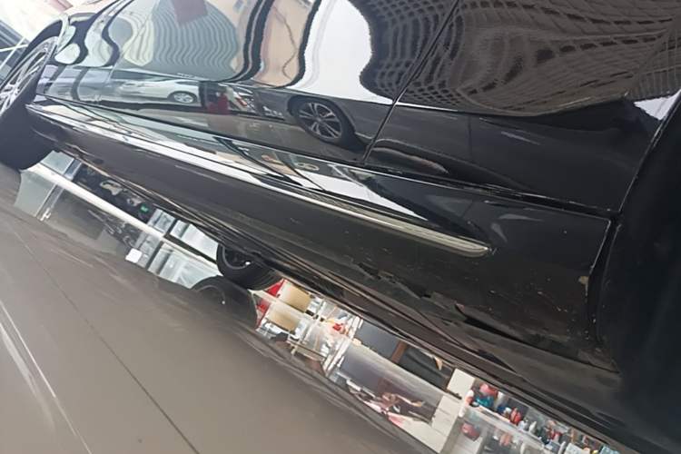 Used Mercedes-Benz E-Class 2021 Facelift E 260 L Sport Edition Right Side Sill