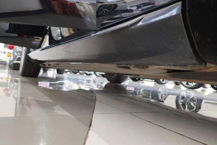 Used Mercedes-Benz E-Class 2021 E 300 L Luxury Model Right Side Sill