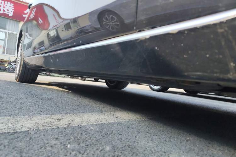 Used Mercedes-Benz E-Class 2021 Facelift E 300 L Stylish Edition Right Side Sill