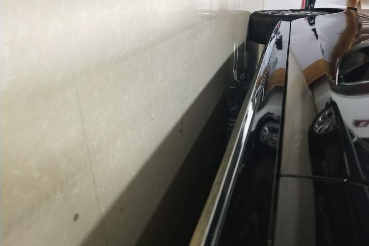 Used Mercedes-Benz E-Class 2021 E 260 L Sport 4MATIC Right Side Sill