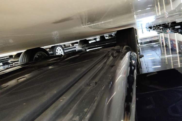 Used Mercedes-Benz E-Class 2021 Restyled E 300 L Luxury Edition Right Side Sill