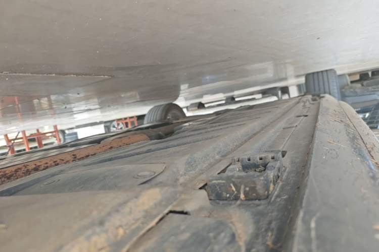 Used Mercedes-Benz E-Class 2021 E 300 L Sporty and Stylish Model Right Side Sill