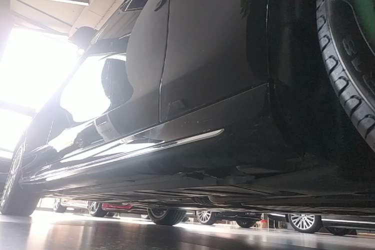 Used Mercedes-Benz E-Class 2021 Restyled E 300 L Sport Luxury Edition Right Side Sill