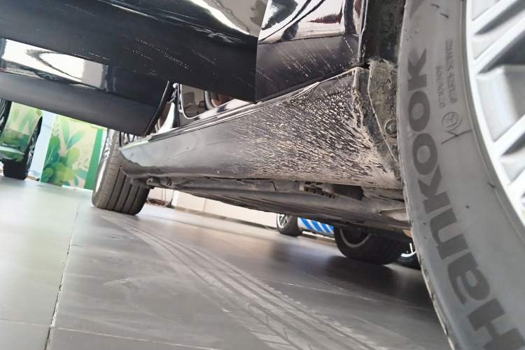 Used Mercedes-Benz E-Class 2021 E 300 L Luxury Model Right Side Sill